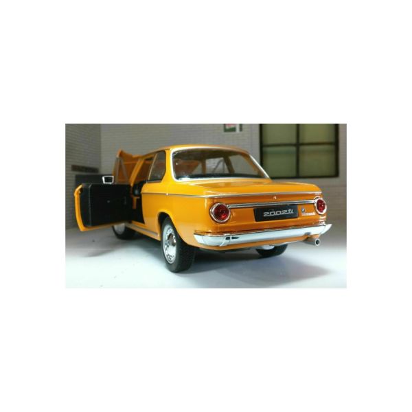 KT-24053 WELLY DIECAST BMW 2002 TI 12